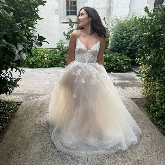 Monique Lhuillier | Dresses | Stunning 25 Monique Lhuillier Wedding Dress |  Poshmark